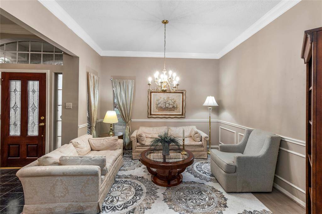 You and you family or guests will enjoy this sitting room - perfect for relaxing, reading, or enjoying a cup of coffee with friends.