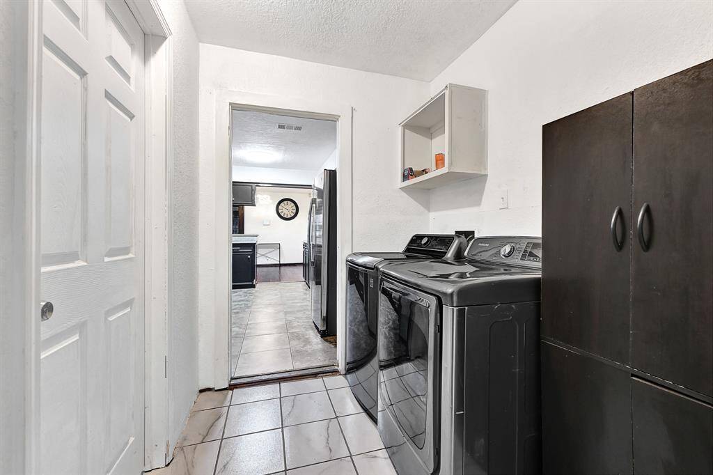 Guest Quarters: Includes washer and dryer connections for added comfort and convenience.