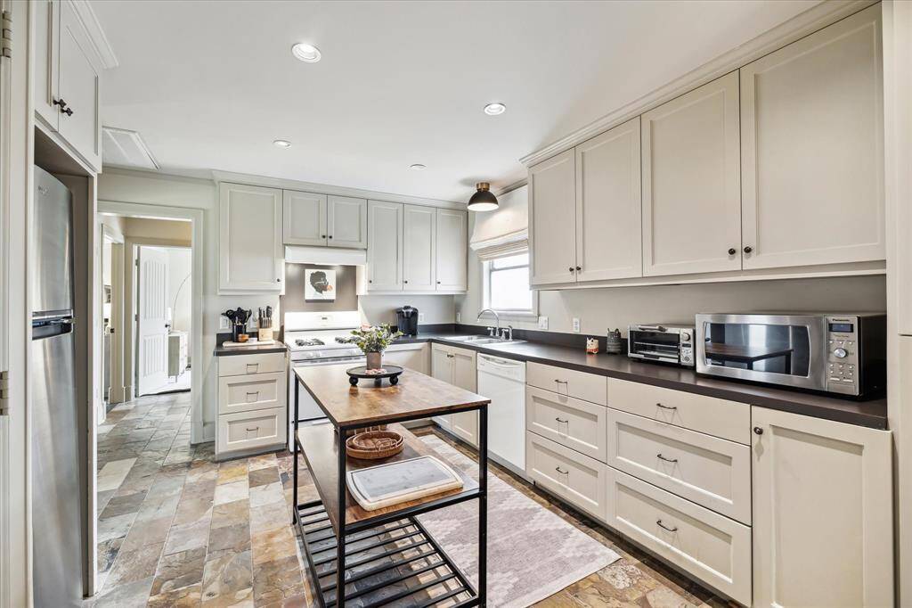 A well appointed kitchen, with good storage and counter space is a must and 2103 Du Barry Lane delivers.
