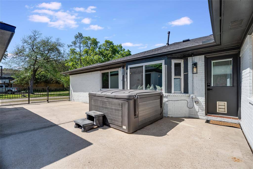 Detached Garage
