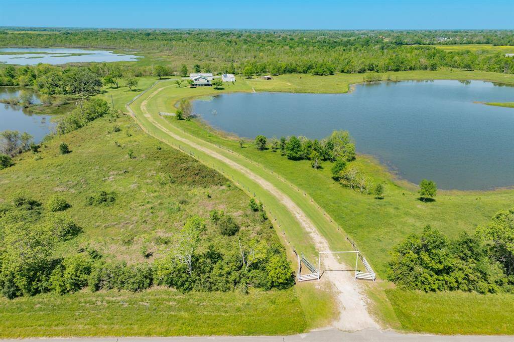 This truly is a picture-perfect piece of the country!