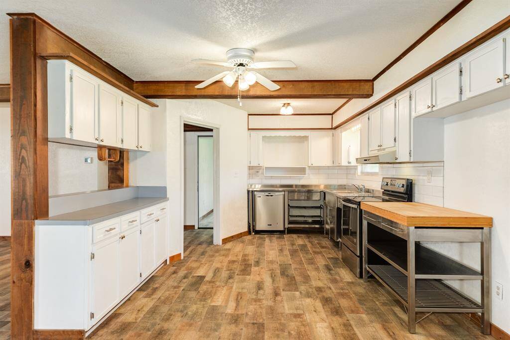 There is room for more than one chef in this spacious kitchen.