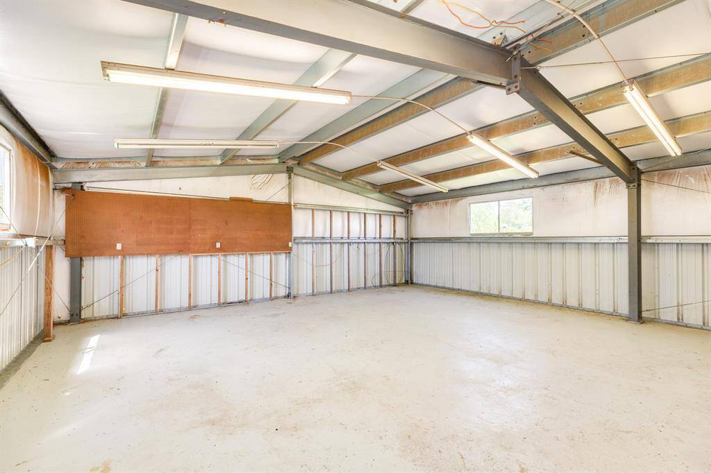 Interior of previous photo. This is the side without the bay doors.