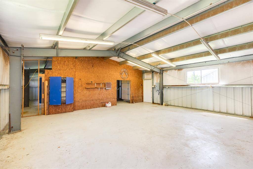 Opposite view of previous photo shows separation from the "garage" side of the shop. Lots of possibilities here.