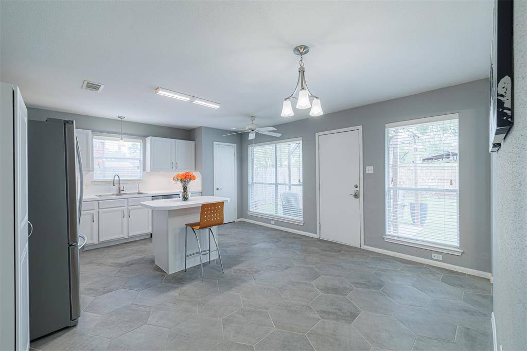 Kitchen and breakfast area.