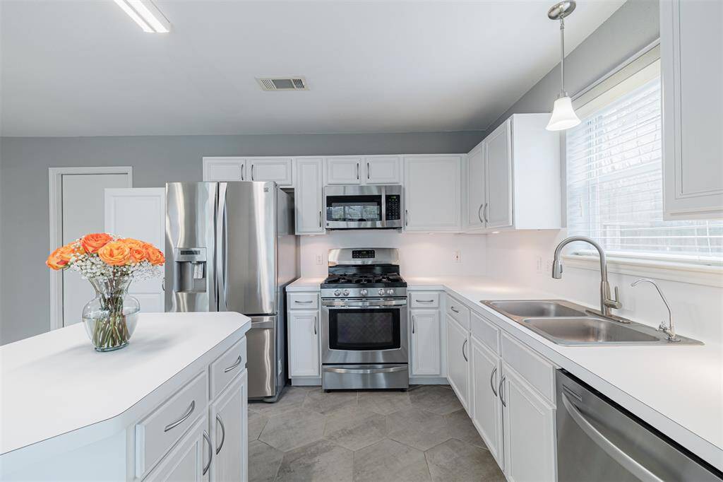Another view of the kitchen.