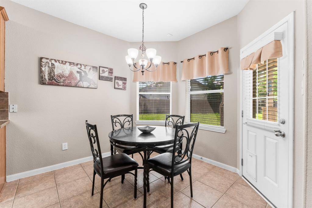 The cozy eat-in kitchen area is filled with natural light and provides the perfect space for casual dining with views into the backyard.