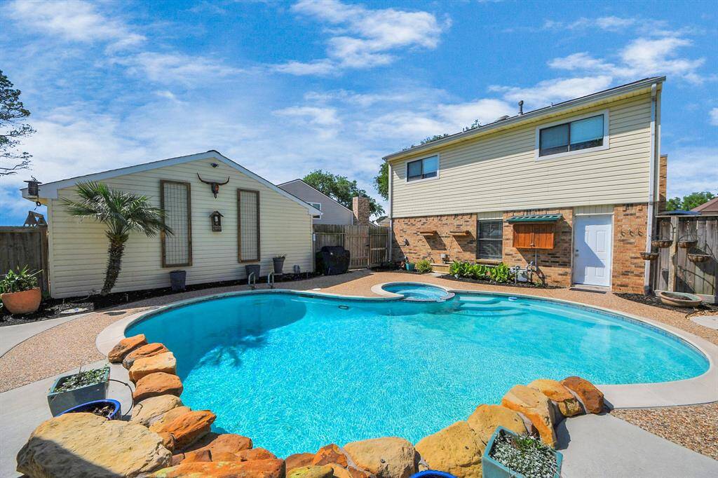 The crystal-clear swimming pool and spa are perfect for cooling off during those hot Texas summers. Take a refreshing dip or unwind in the spa - a great recreational space!