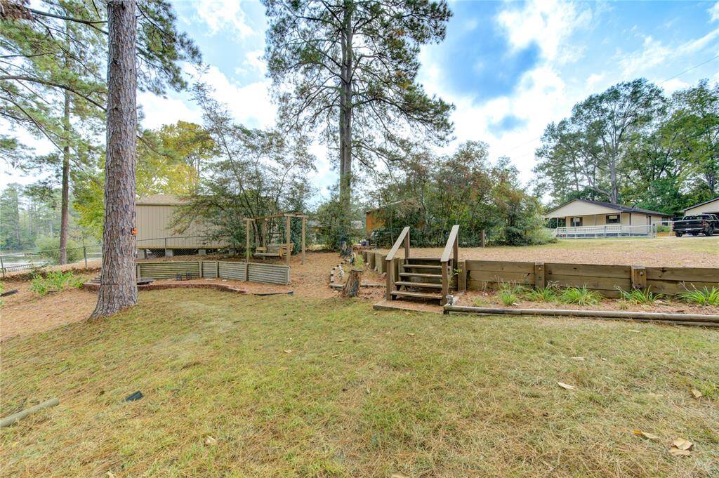 Plenty of room for your friends to visit if they have RV's or rent out space for extra income.