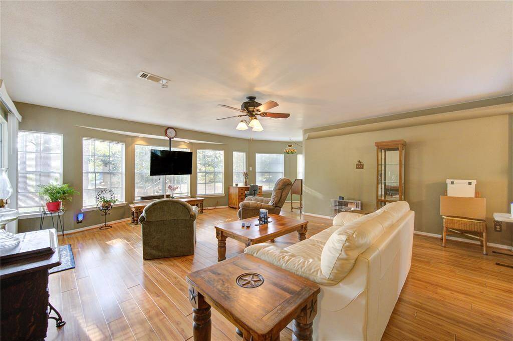 Living room towards the right. Large storage room behind the wall!