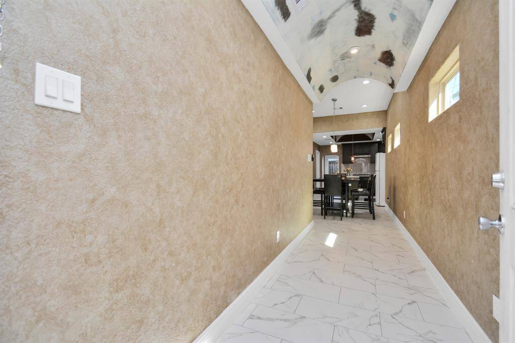 wide walking entry with high ceilings