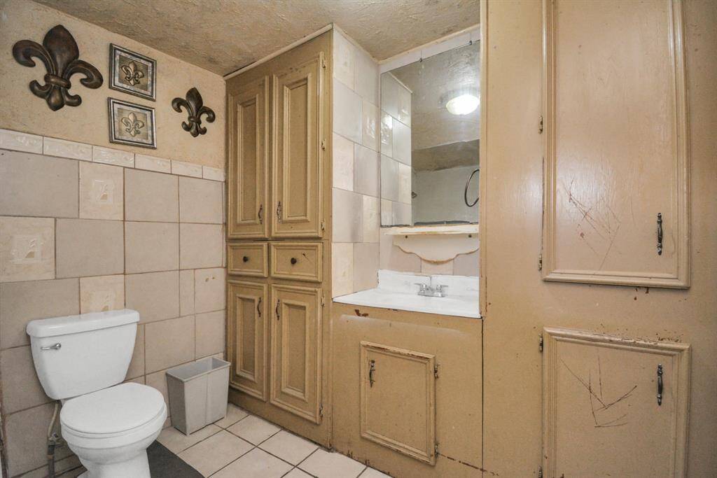 1 restroom for the house