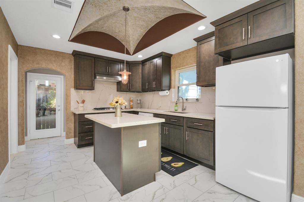 beautiful open kitchen