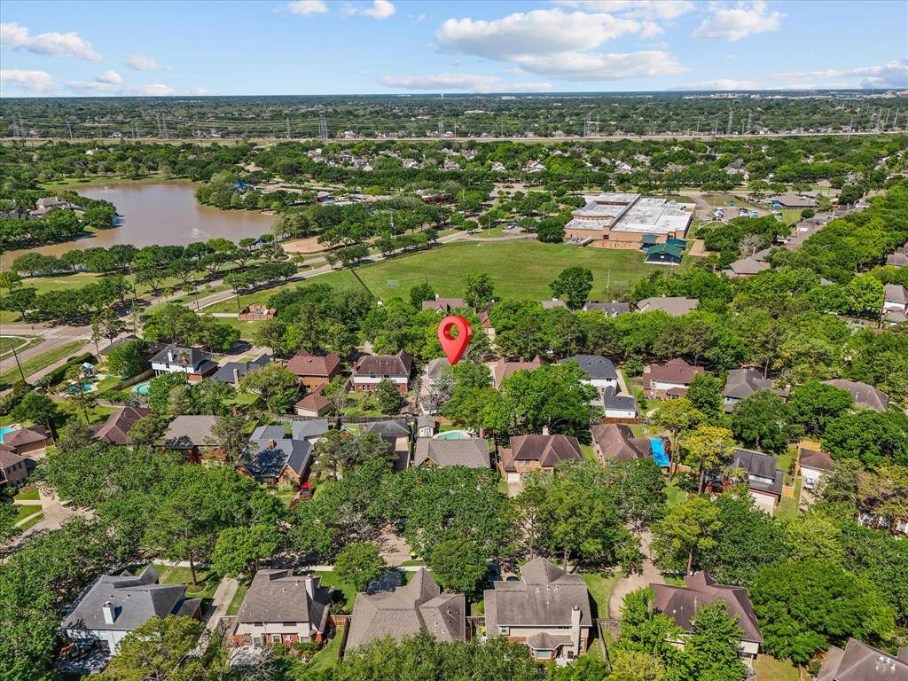 Prime location near community green space, lake, and nearby school just a short walk away.