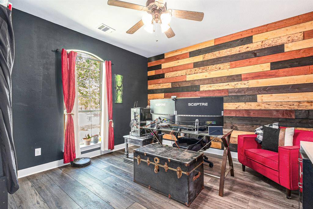 2nd bedroom