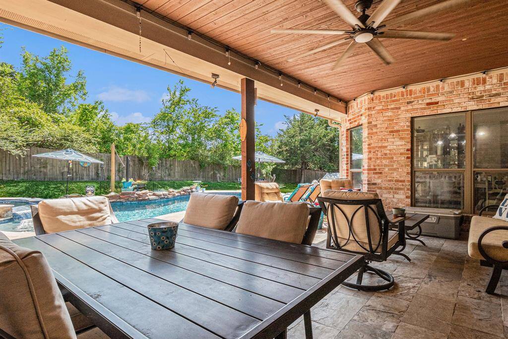 large covered patio great for large gatherings