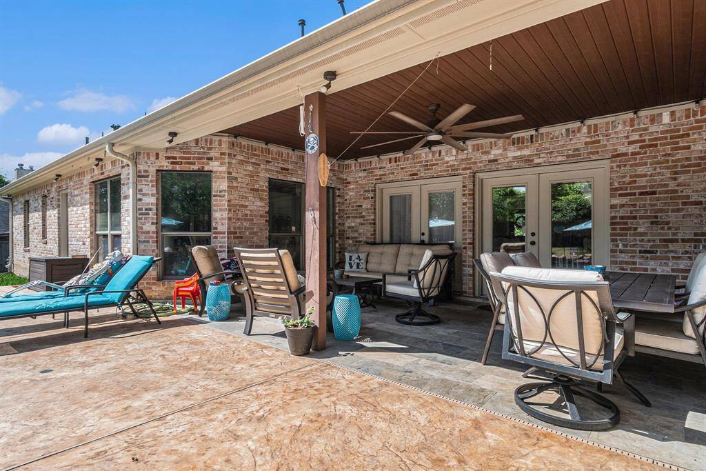 Another view of back covered patio