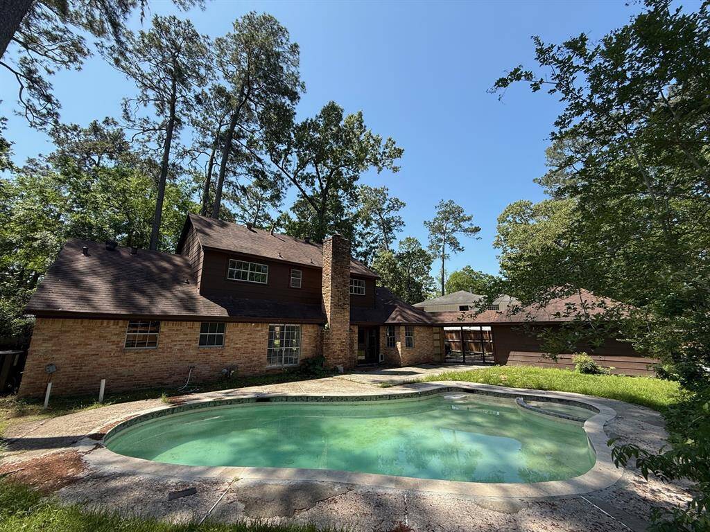 Nice Size Pool. Ready for Summer!