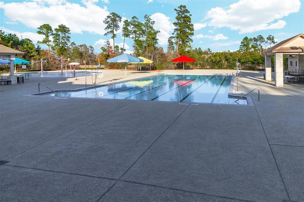 Imperial Oaks Boasts Many Incredible Ways To Play! Amenities Include Soccer Fields, Baseball Diamonds, Pools, Club Houses, Tennis Courts, Basketball Courts, Playgrounds, etc.!!  Since The Home Is Located In THE FALLS Of Imperial Oaks, Tenants Will Have Use Of the Lake Club Pool & Fitness Center And They Will Have Use Of The Retreat & Its Facilities; There Is No Charge For The Use Of These Amenities.