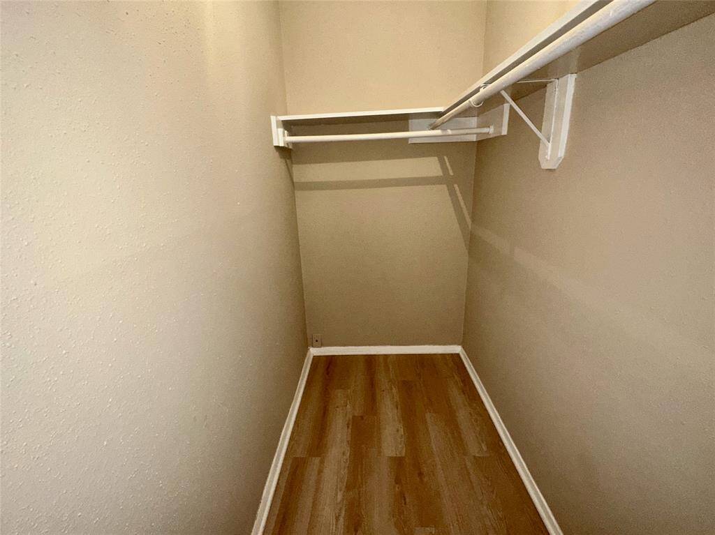 Guest Bedroom Walkin closet