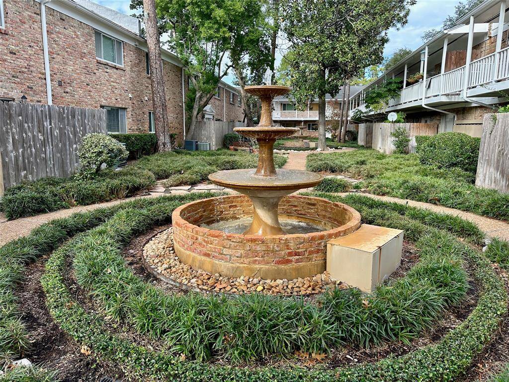 Courtyard with a nice fountain.