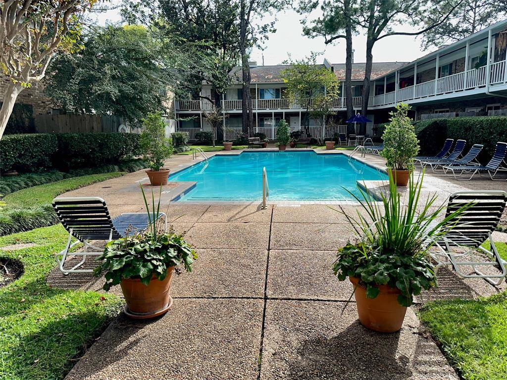 Front Courtyard Pool.