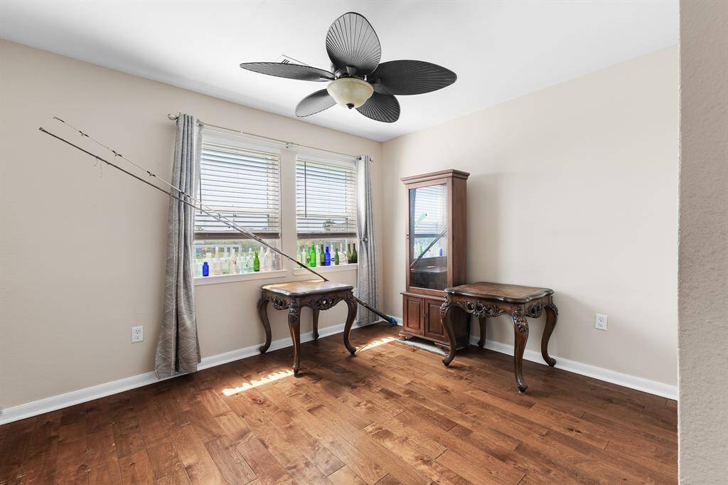 suite bedroom