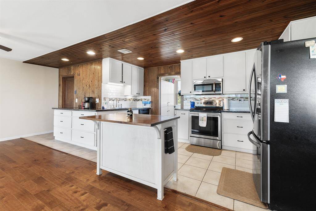 Plenty of cabinets and drawers also has pantry