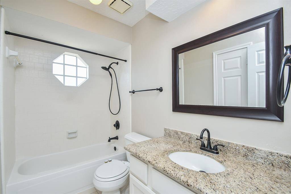 Full bathroom on the second floor