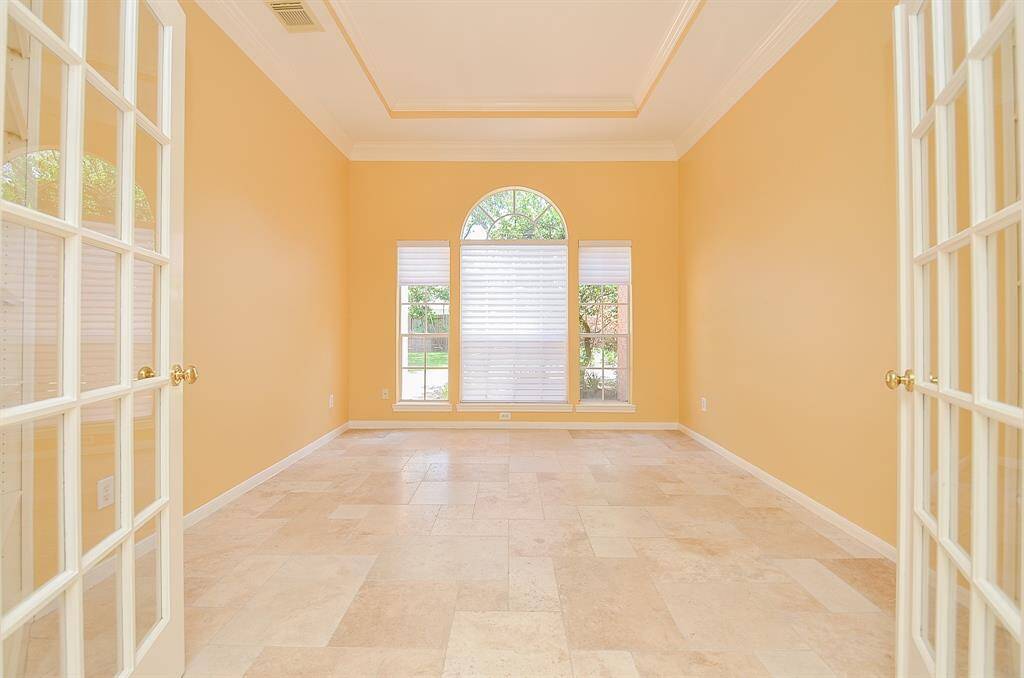 Office w/out virtual staging