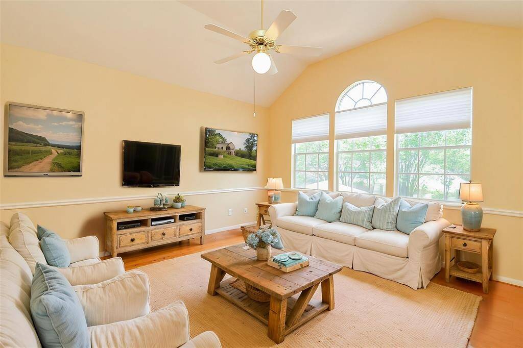 Upstairs game room/second living room *virtually staged*