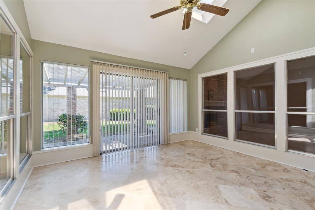 THE BONUS DEN/ SUN ROOM .. SO MANY OPTIONS FOR USE.. HIGH CEILINGS, SKY LIGHTS ADD SO MUCH NATURAL LIGHT...USE FOR OFFICE, LIVING SPACE, TV/WORK-OUT ROOM, OR JUST RELAXING & ENJOYING YOUR DAY...