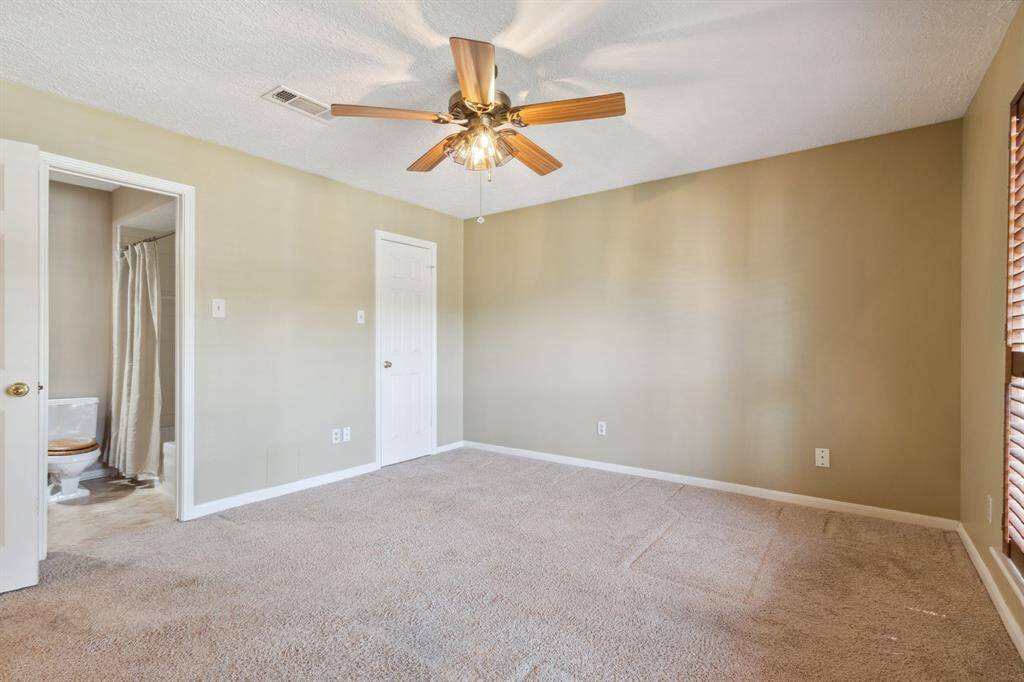 LARGE WALK-IN CLOSET .. AS WELL AS PRIVATE 3RD BATH.. CEILING FAN...