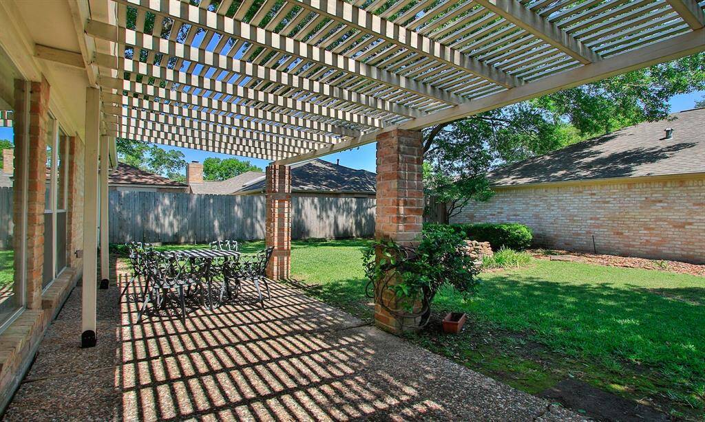 LOVELY PATIO AREA.. FOR RELAXING & ENJOYING YOUR GARDEN SPACES...
