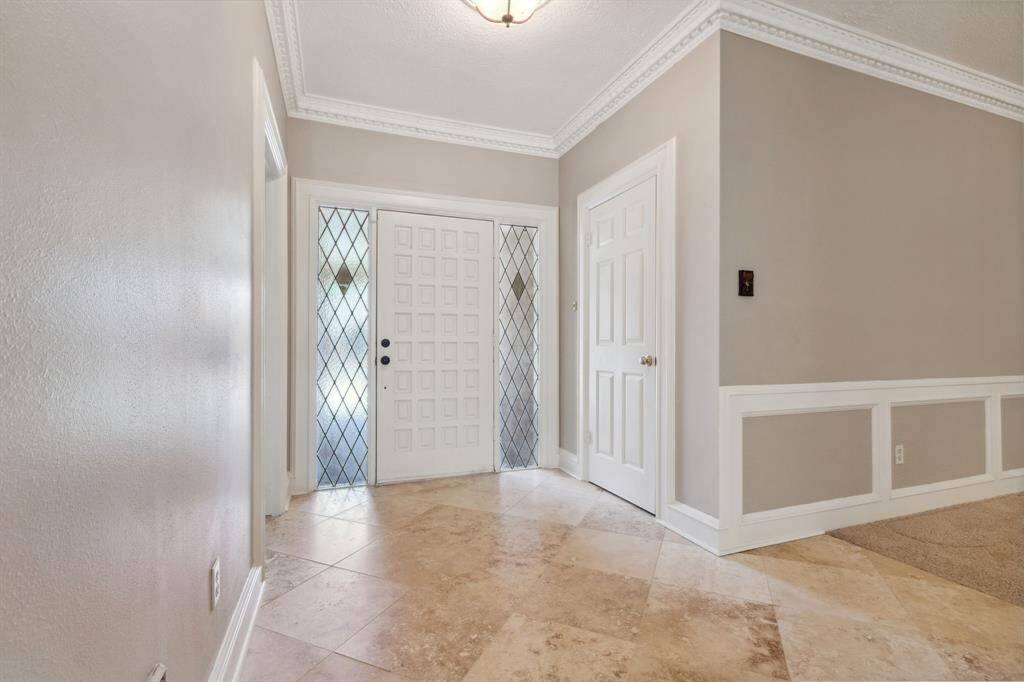 WHAT A LOVELY FOYER ...