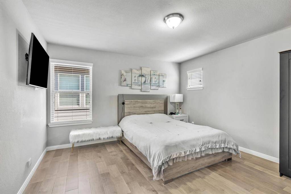 Secondary bedroom
