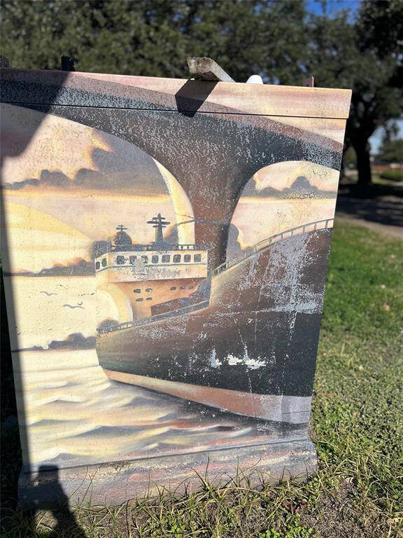The Ship Channel is connect to the EADO River giving more potential to the new and up-coming subdivision.