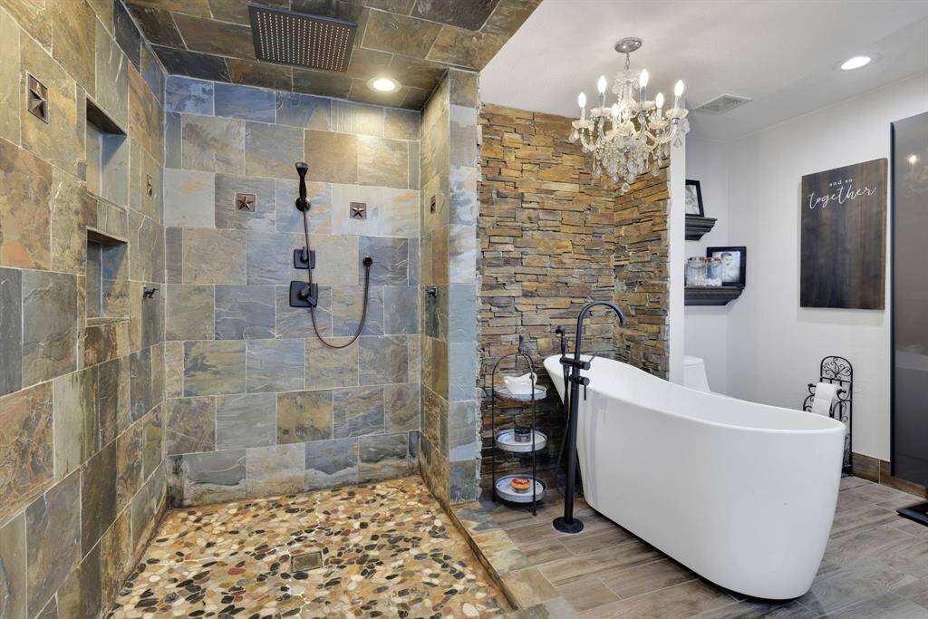 Look at the shower!!