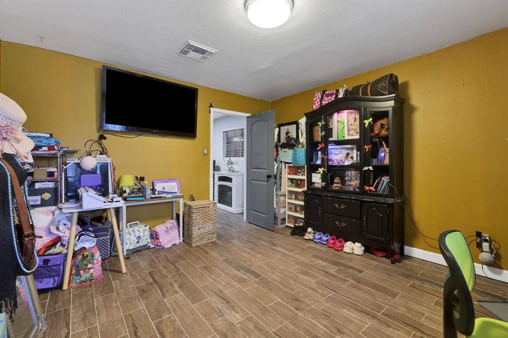 Secondary bedroom 1