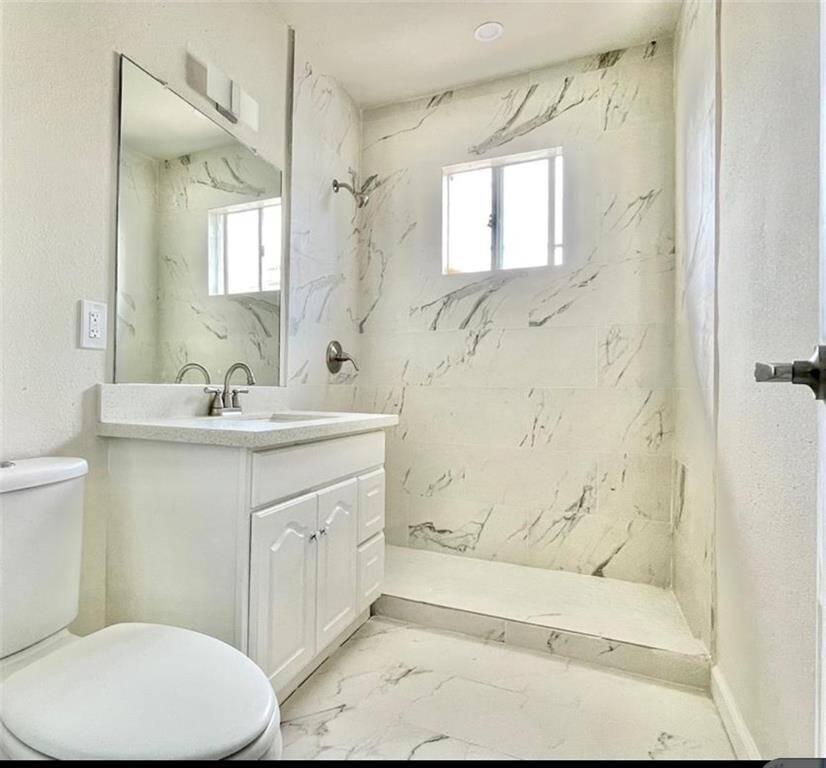 Stand up shower in bathroom