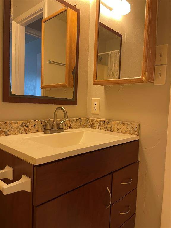 2nd Bath, sink & vanity