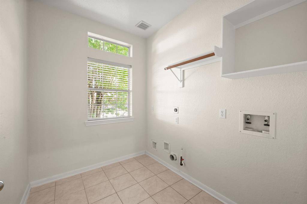 Utility room with ample space