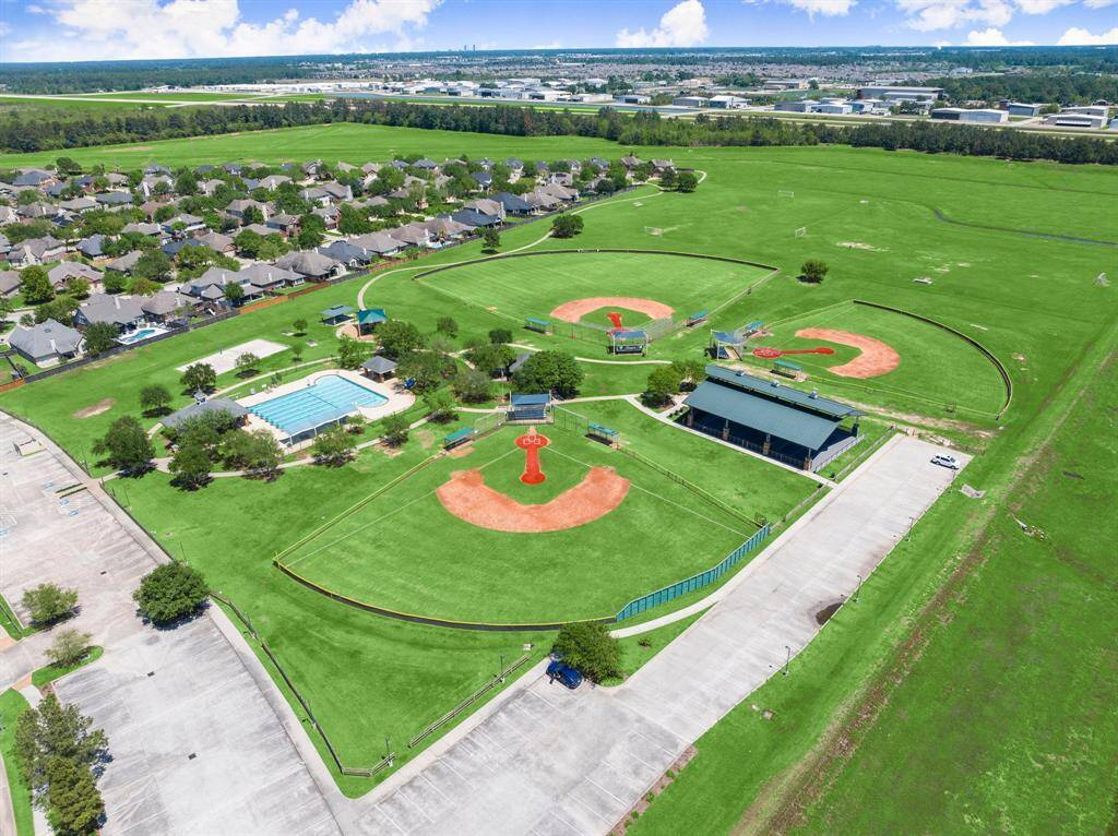 Fantastic sports complex located in Gleannloch Farms includes the sports pool, covered Pickleball courts, baseball fields and soccer fields and park