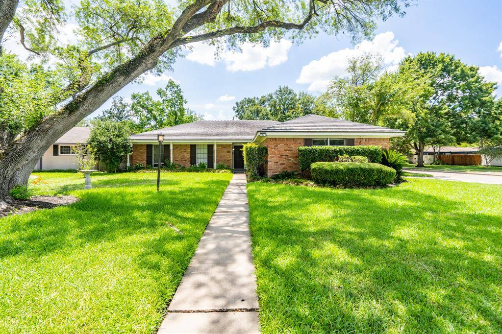 Welcome to 9423 Highmeadow Dr. A 3/2 home located on a corner lot.
