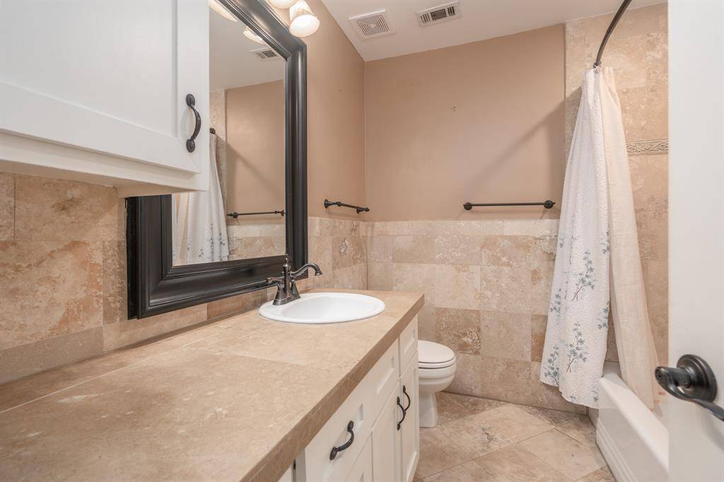 Main bath.