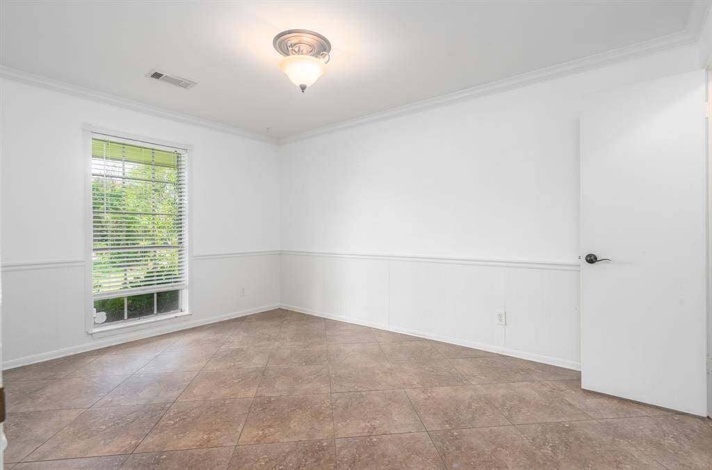 2nd bedroom.