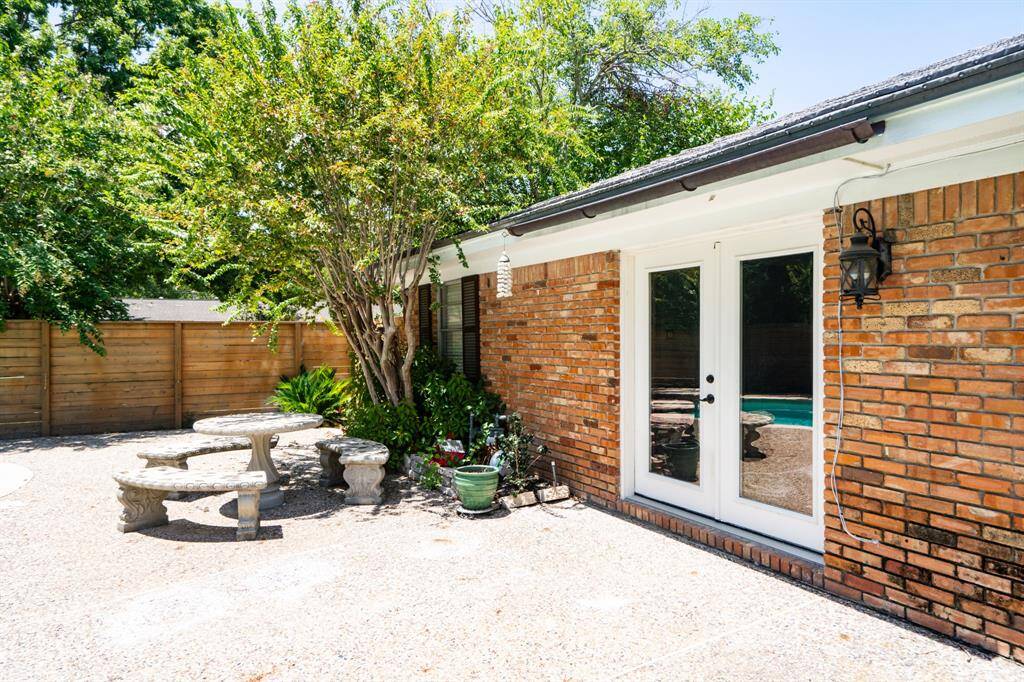 Patio area includes and picnic table