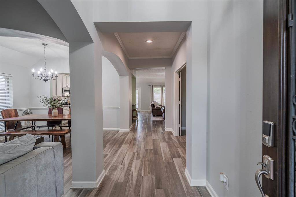 Welcome to 9711 Haviland Ln.