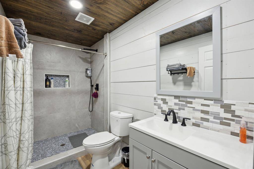 GUEST HOUSE WALK IN SHOWER