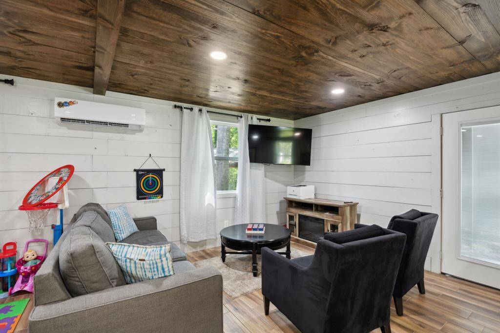 GUEST HOUSE